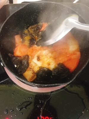 炒鸡下饭的酸辣鱼片汤的做法 步骤2