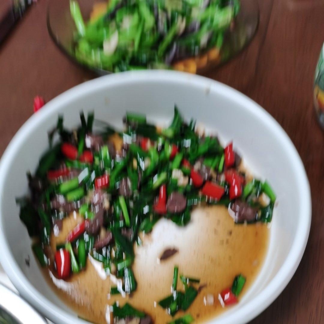 韭菜炒鸭血