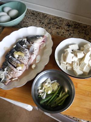 鲤鱼豆腐汤的做法 步骤2