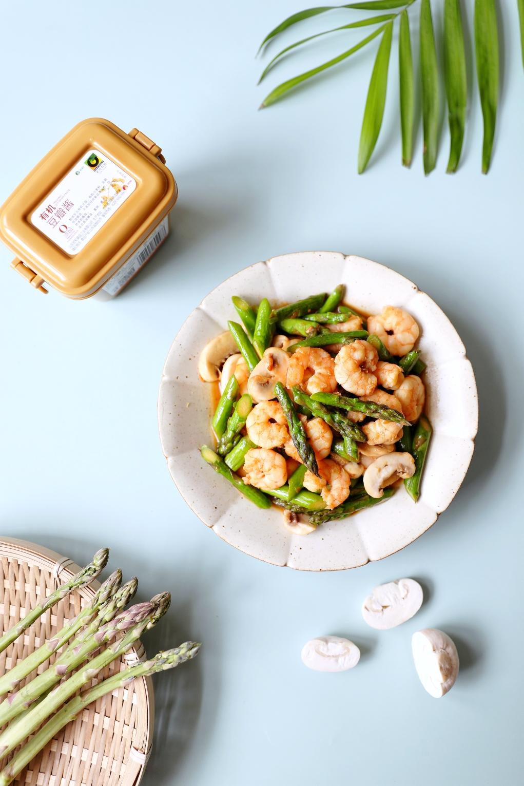 儿童营养餐❗️酱爆芦笋口蘑虾仁‼️有机健康味鲜美的做法