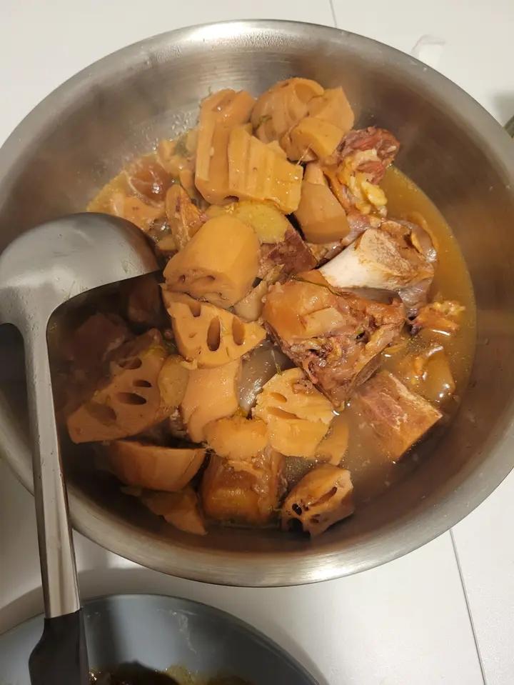 清炖牛骨汤（原汁原味，香气四溢，冬天的早晨喝一碗，好满足😄）
