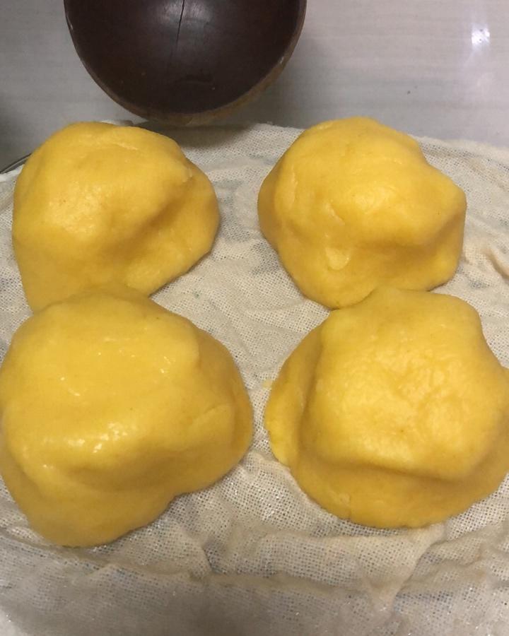 娜家美食做的烫面窝窝头,即使凉了也不会硬,越吃越香的窝窝头,简单