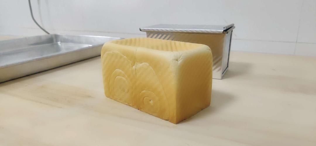 用烤箱自己做面包--手工牛奶吐司面包