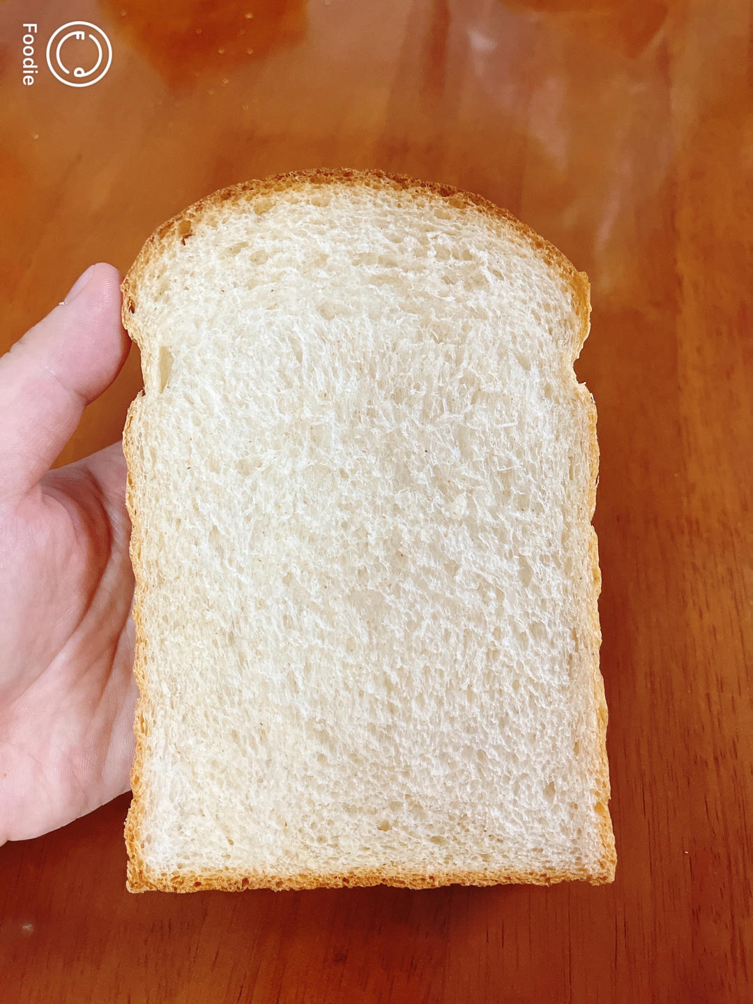 柔软的蜂蜜牛乳全麦吐司