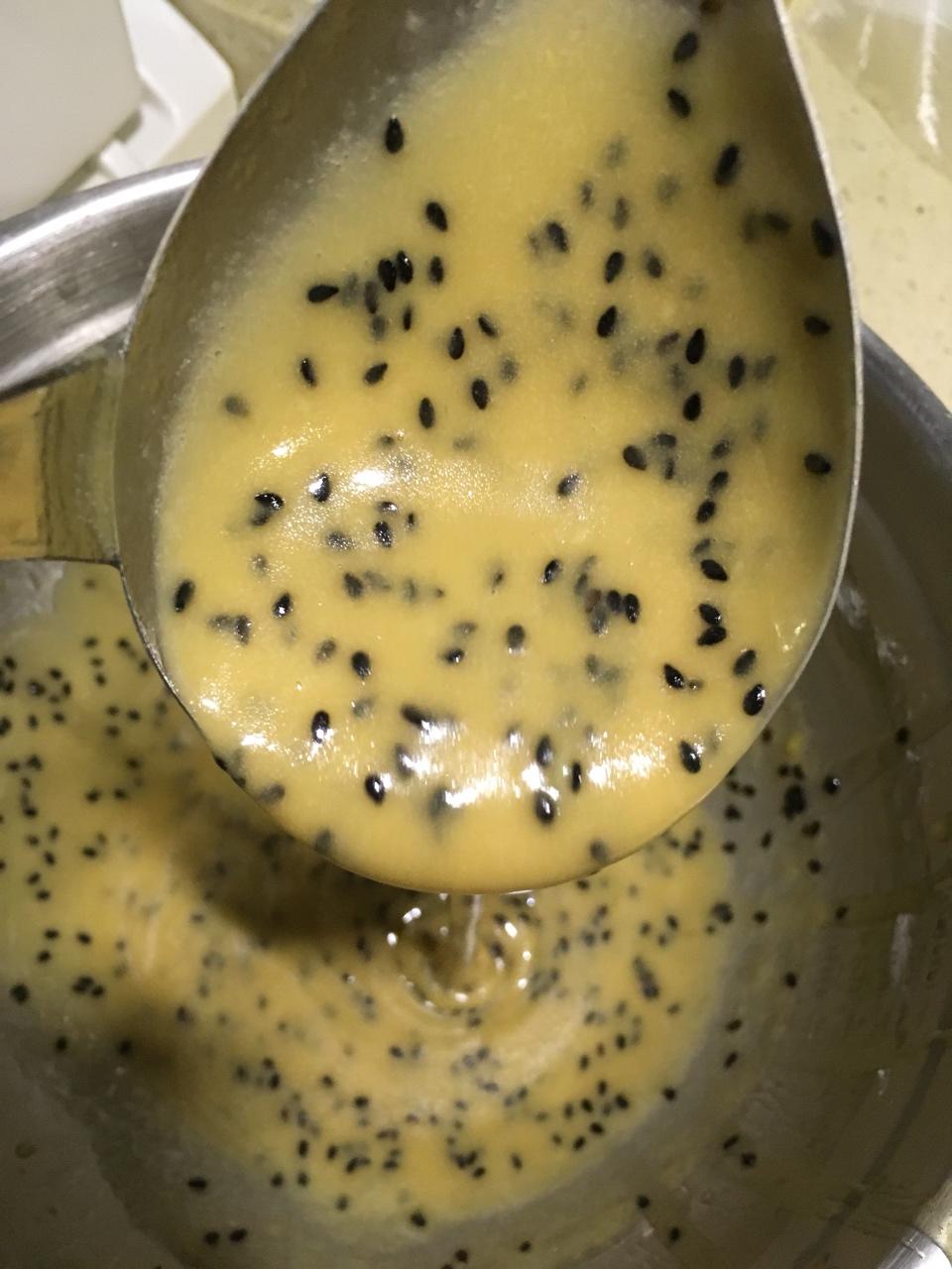 堂妈教你做脆脆的黑芝麻蛋卷