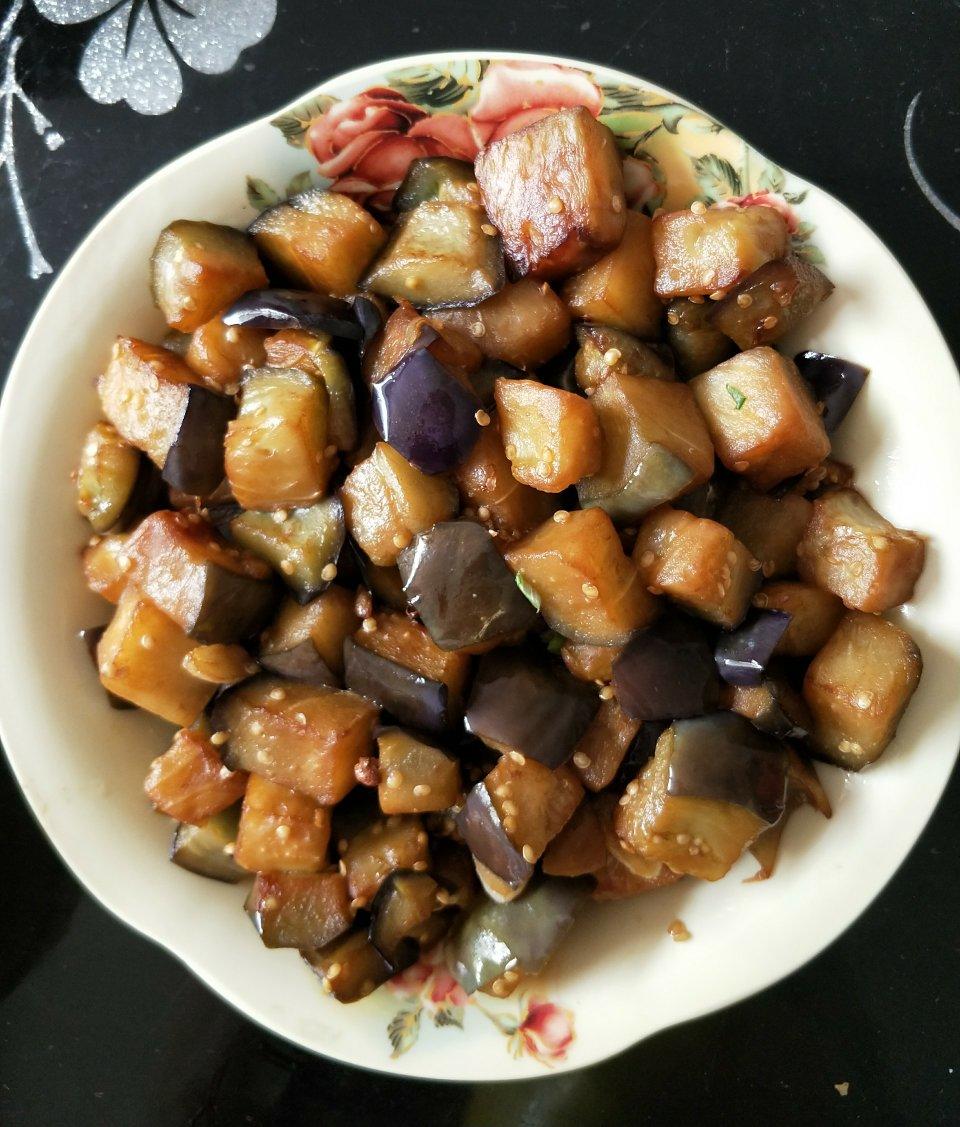 白广泛覆盖后做的酱香小炒茄丁