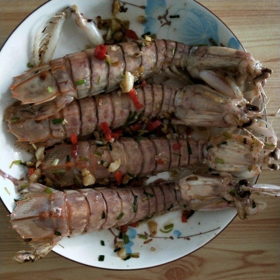 无油炸版的椒盐皮皮虾和巧拨虾壳的方法