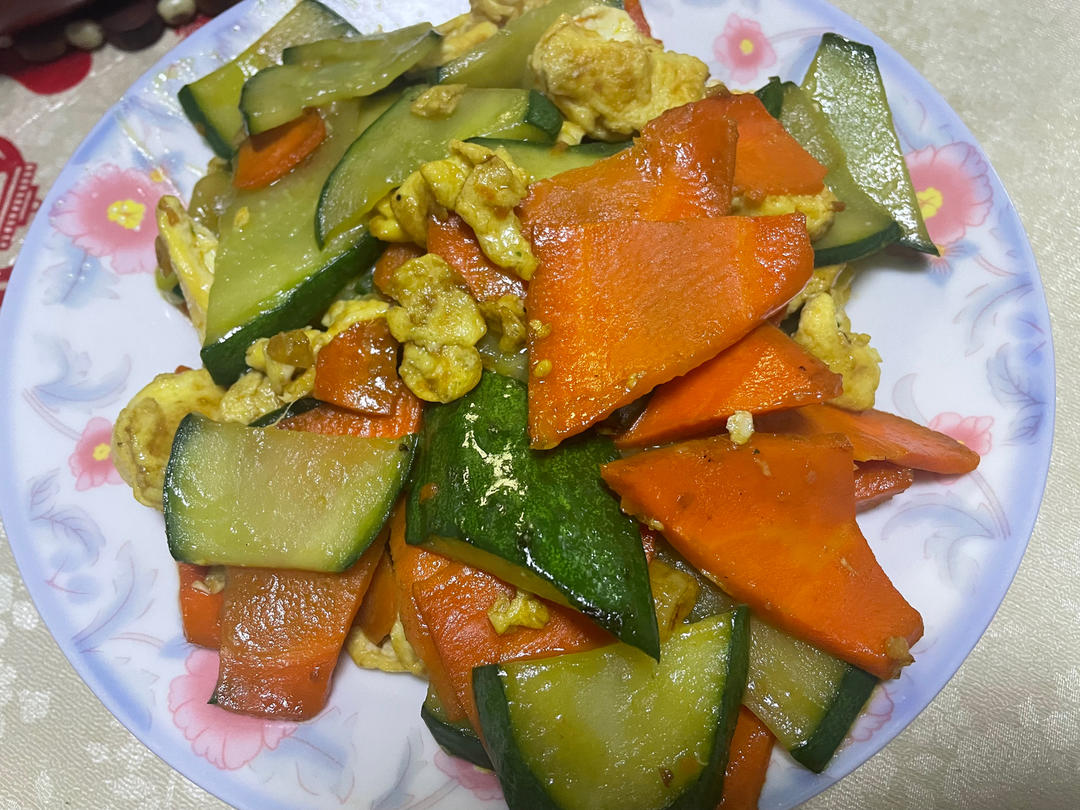 黄瓜胡萝卜炒鸡蛋