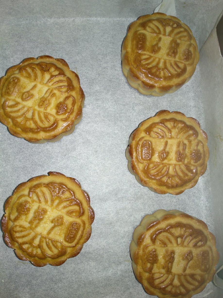 广式月饼—蛋黄莲蓉月饼