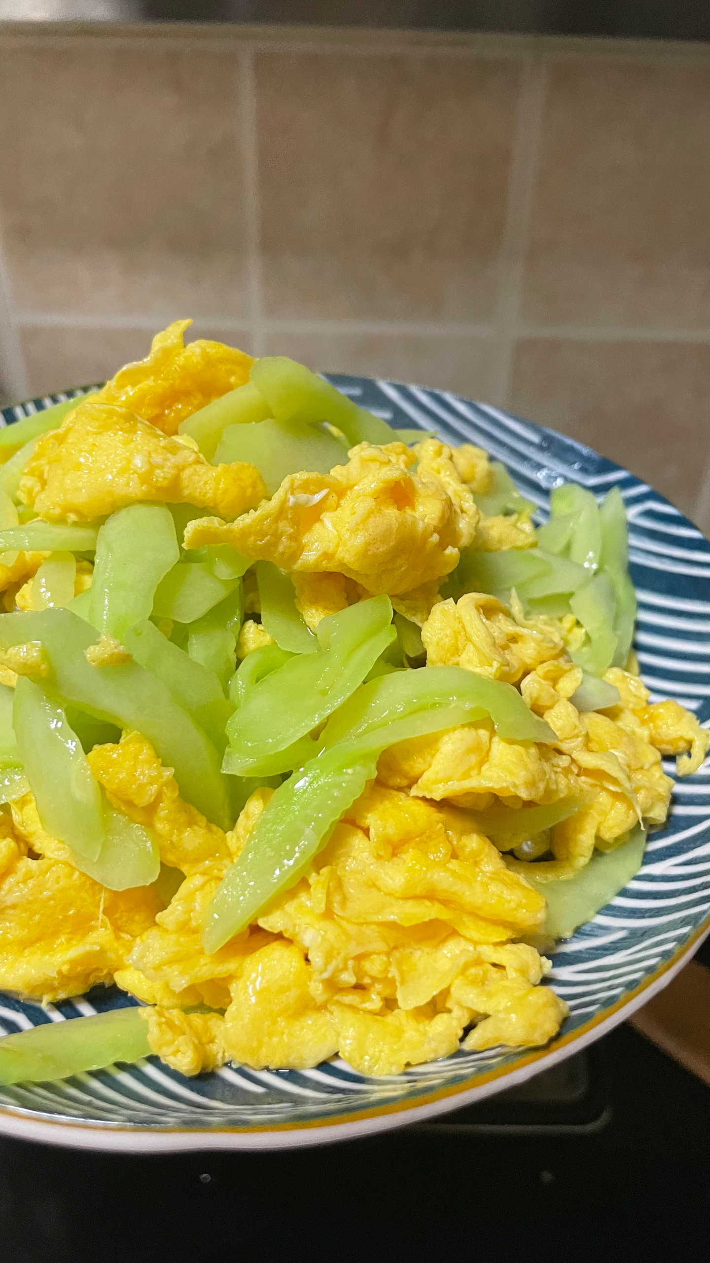 夏日爽口小菜——黄瓜炒鸡蛋的做法