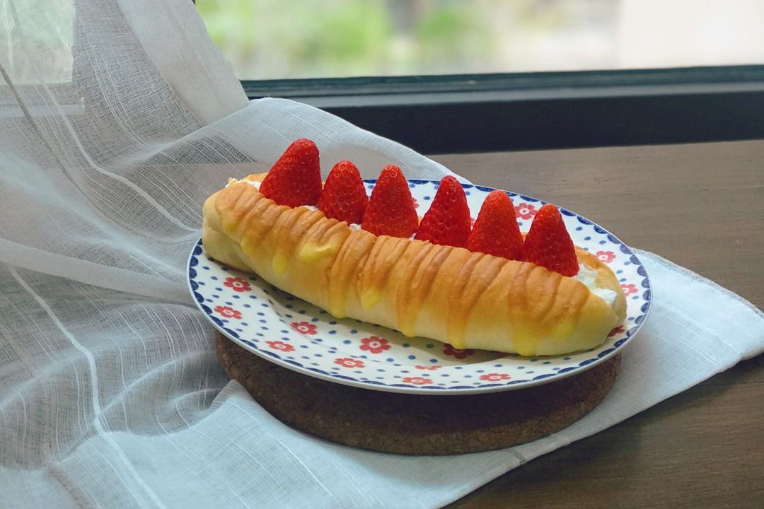 草莓奶露维也纳【毛毛虫面包】