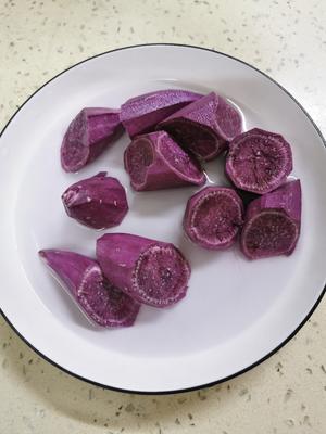 颜值爆表的甜品--紫薯小方的做法 步骤1