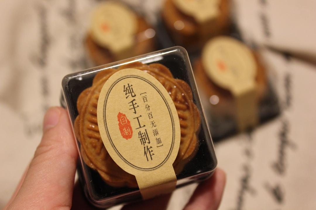 广式月饼—蛋黄莲蓉月饼