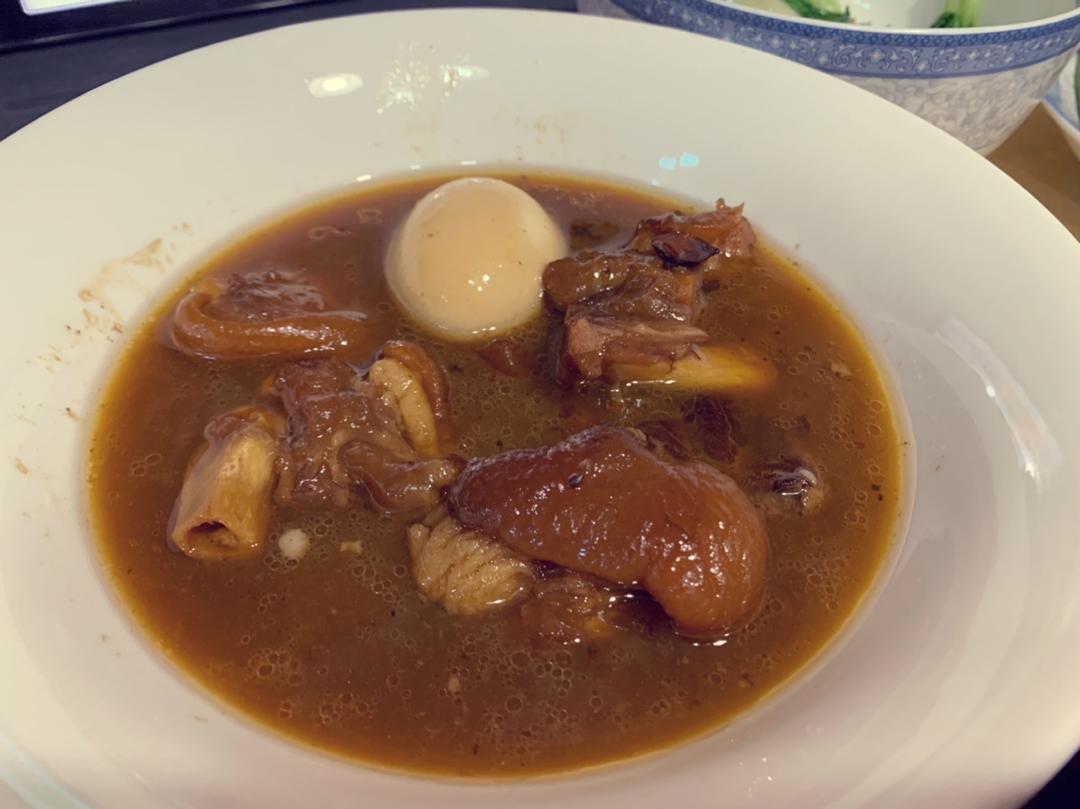 美味的家常菜：红烧猪蹄