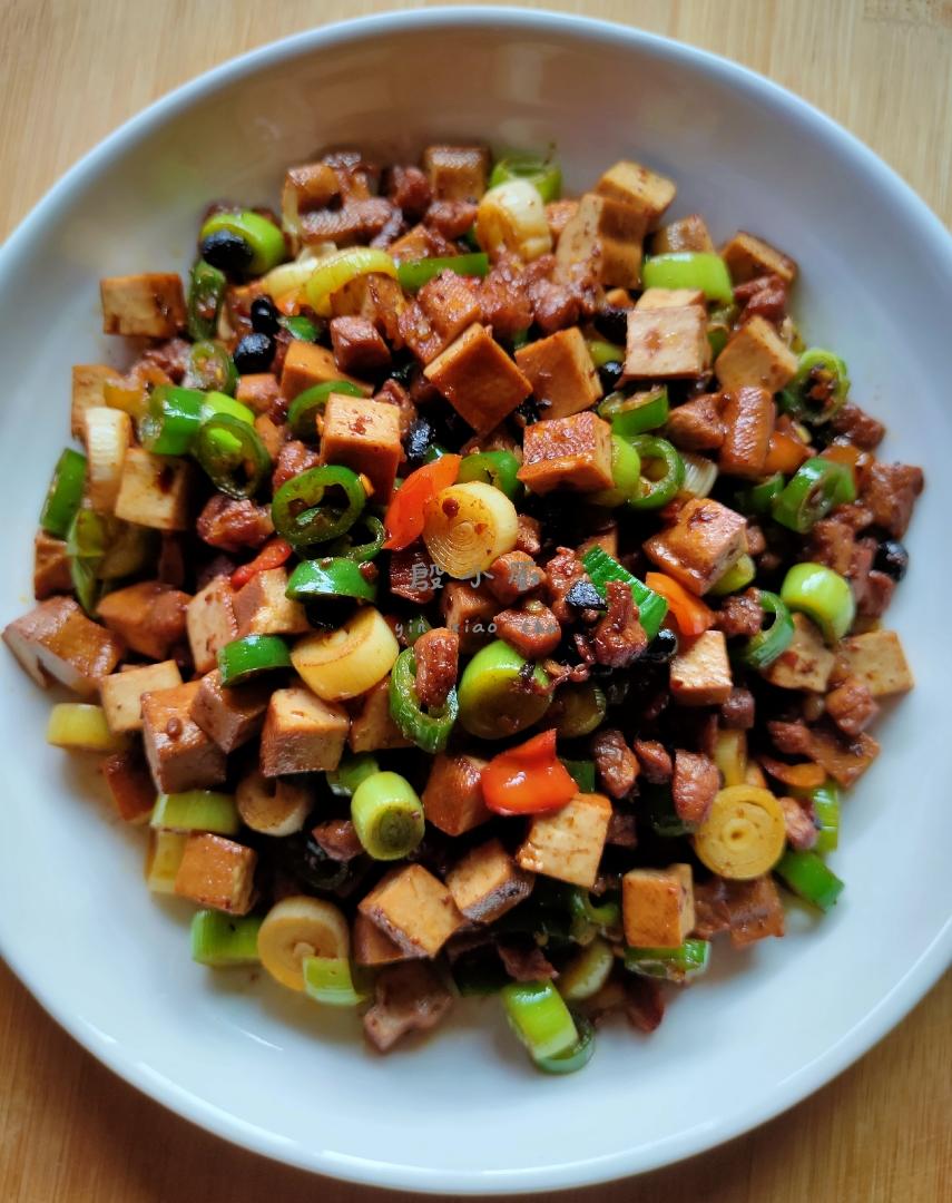 下饭菜——老干妈豆干炒肉丁的做法