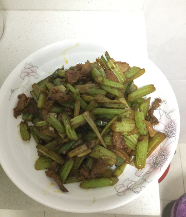 芹菜炒肉