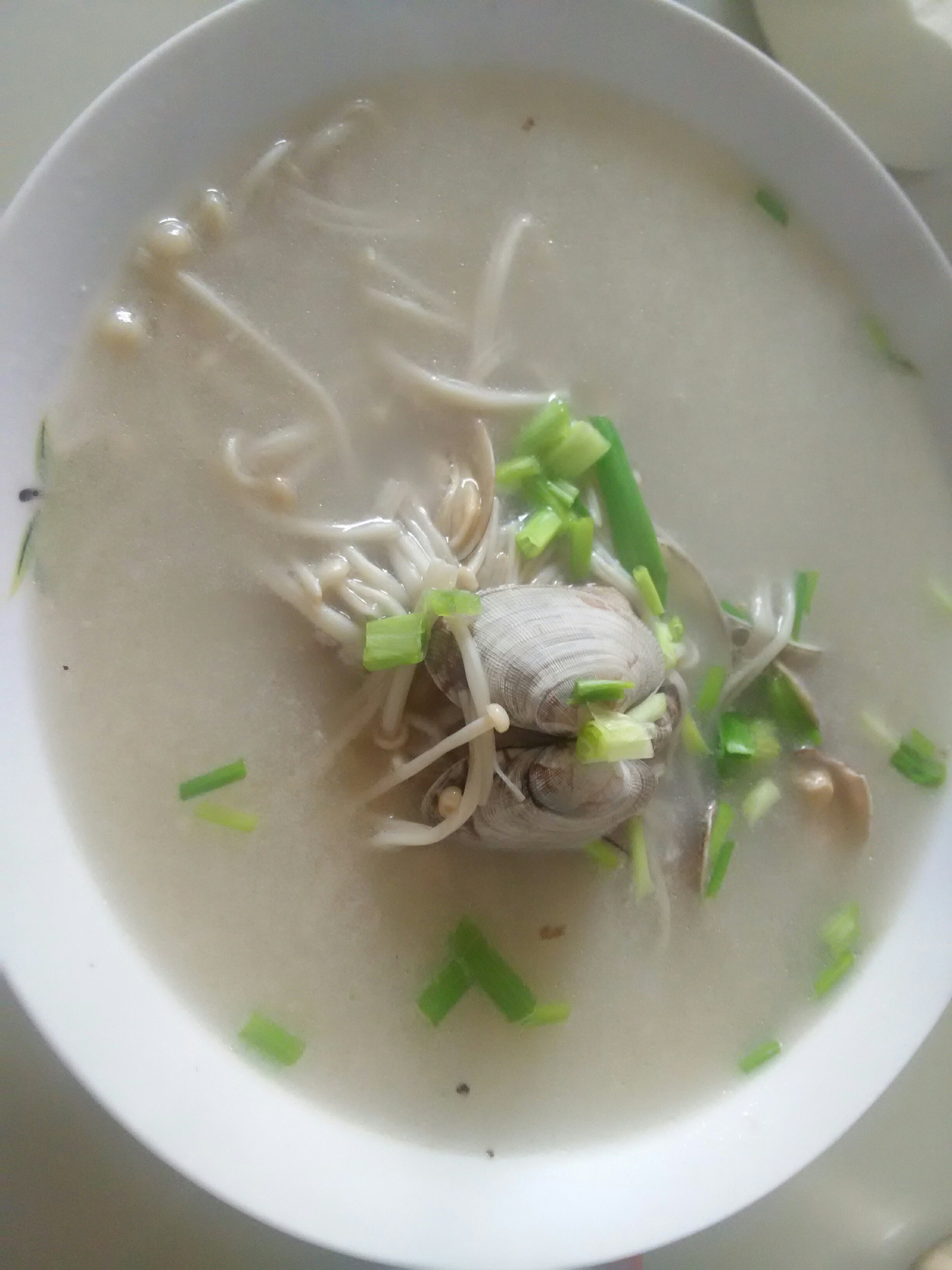 蛤蜊金针菇汤