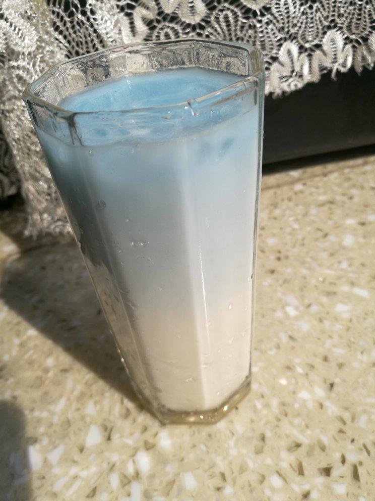 好喝的夏日饮品-富士山初雪（蝶豆花）