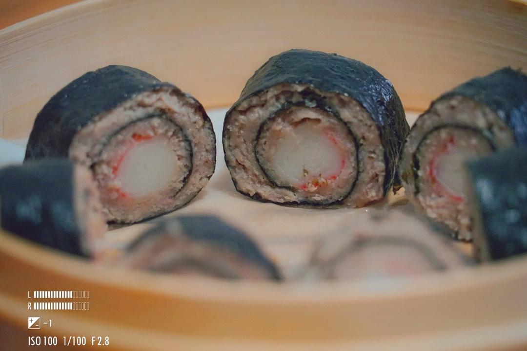 怎样才能做出鲜嫩多汁的肉馅【蟹柳紫菜卷】