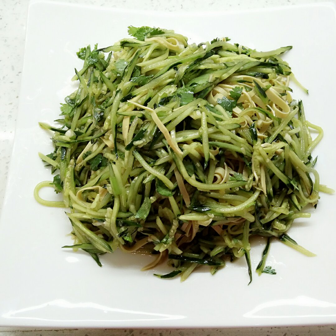 黄瓜拌豆皮