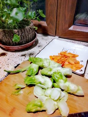原创小素炒－－胡萝卜炒儿菜的做法 步骤1