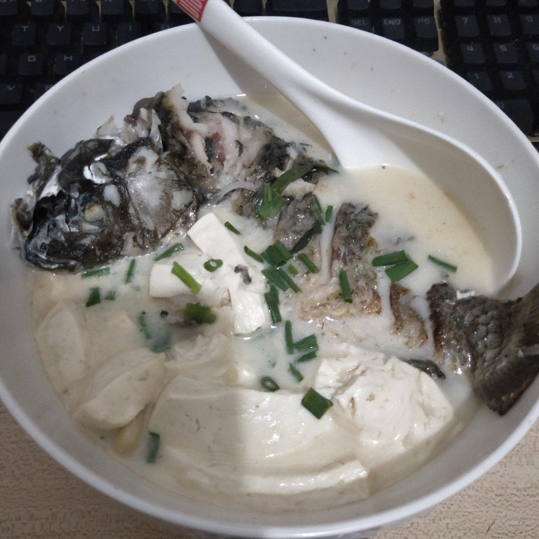 鲫鱼豆腐汤