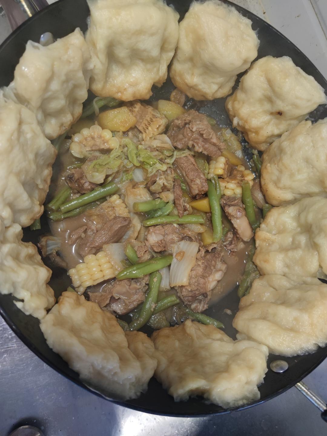 铁锅炖贴饼子