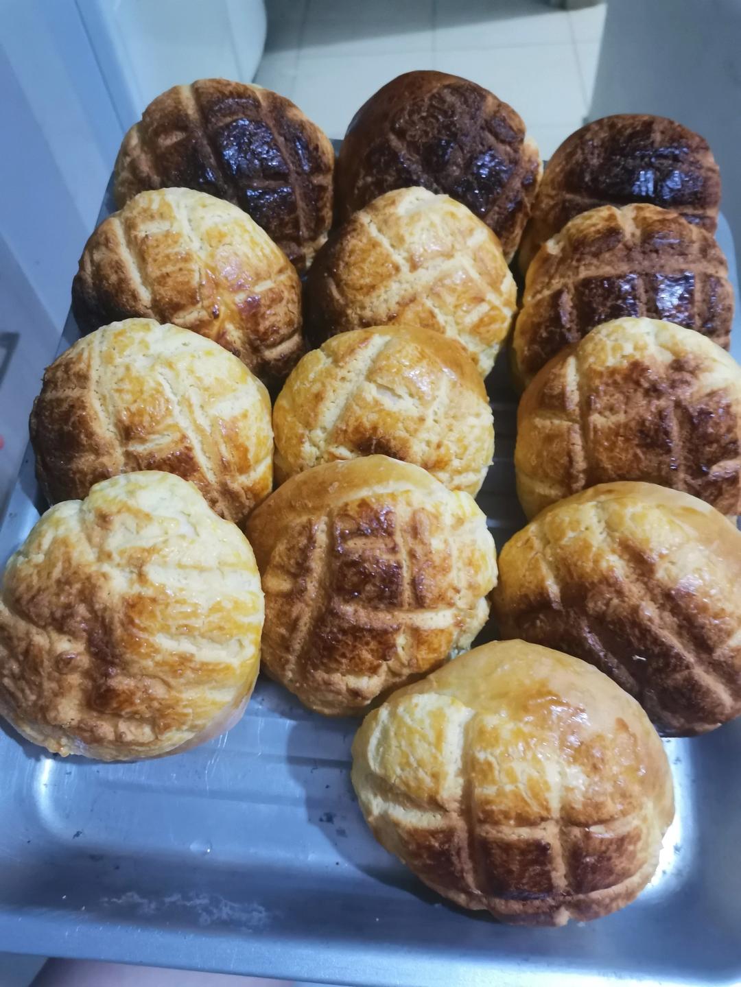 好吃到炸裂的港式菠萝包（附带制作酥皮的小视频）