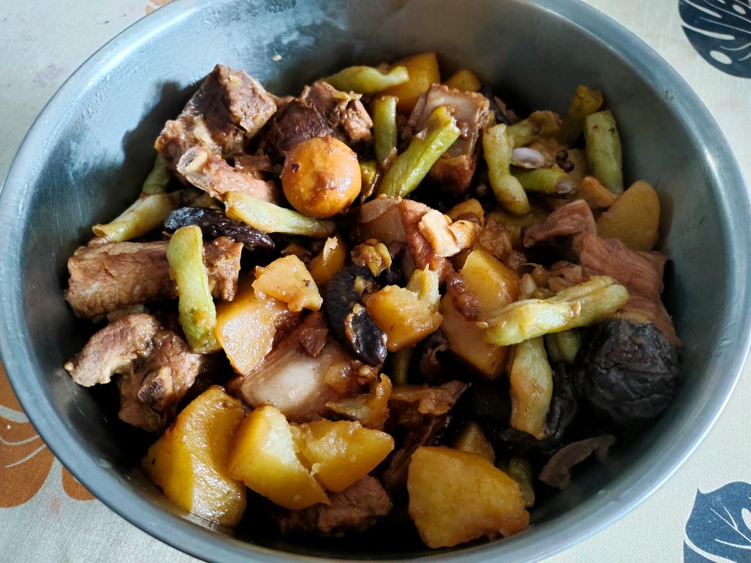 硬菜代表--排骨炖豆角土豆（豆角焖面胚子）