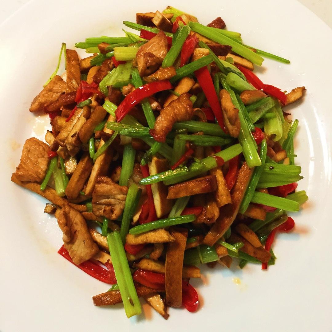 wenny-xie做的芹菜香干炒肉丝