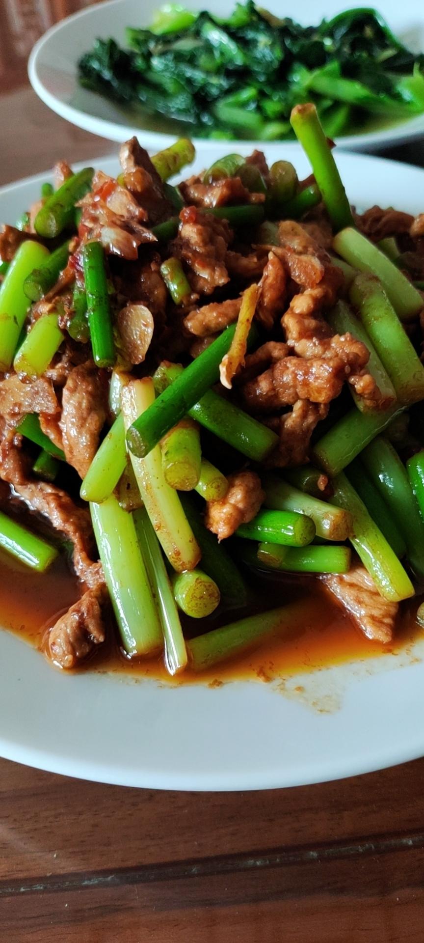 小美版蒜苔炒香肠