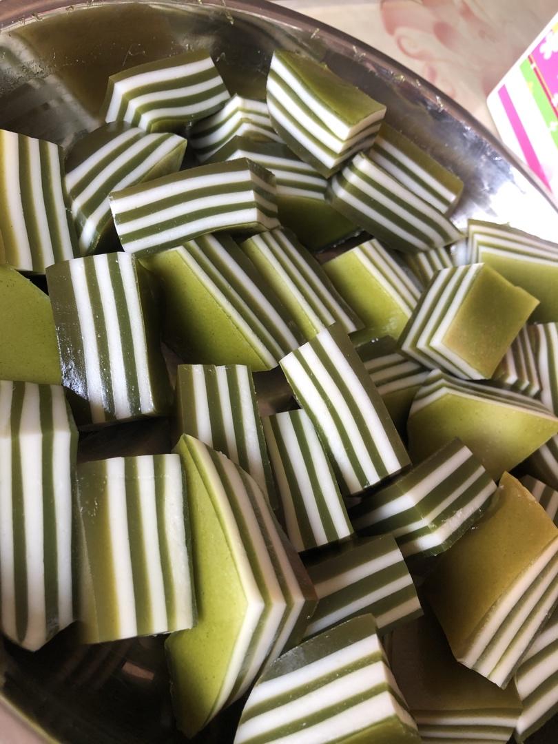 斑斓椰汁千层糕（保持绿色）的做法