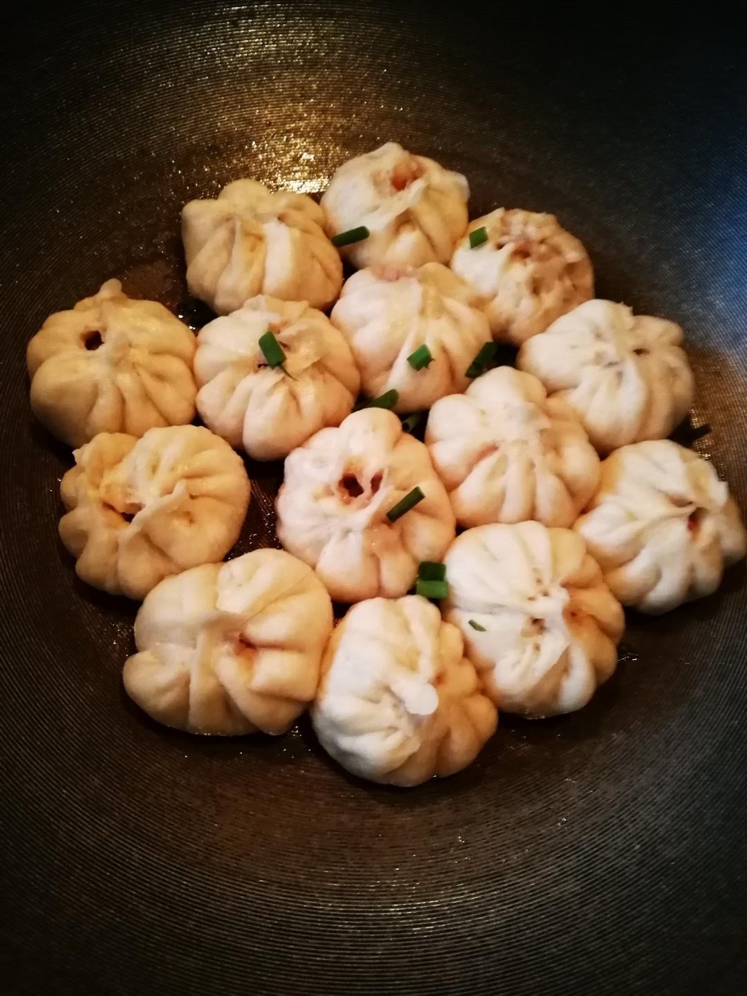 生煎包（新视频。猪肉韭菜莲藕生煎包）