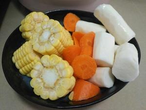 虫草花胡萝卜玉米排骨汤的做法 步骤2