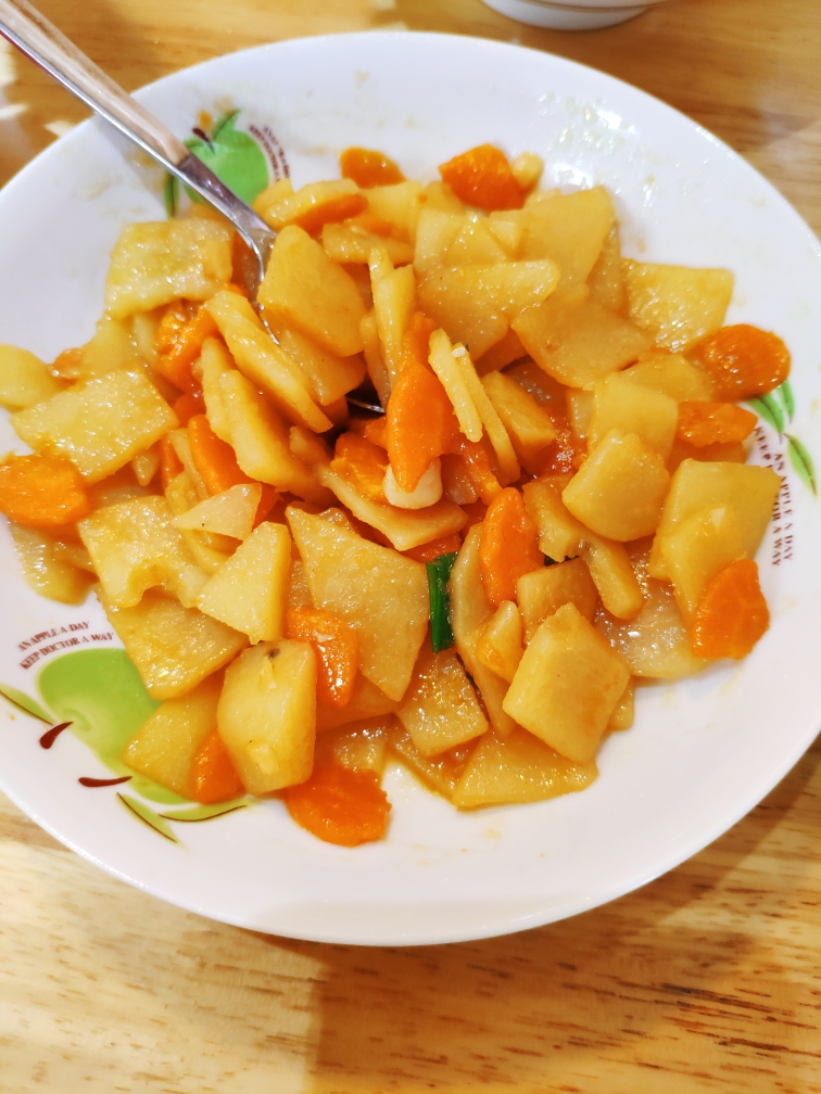 胡萝卜炒土豆的做法