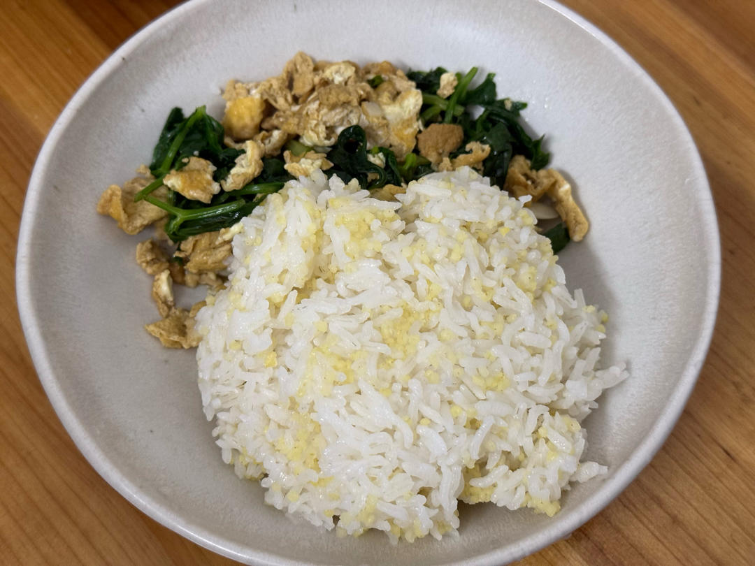 芹菜叶炒鸡蛋(真的很好吃)