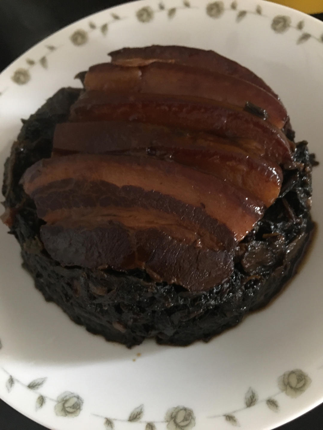 教你在家也可以做的梅菜扣肉，软糯香甜，不油不腻.