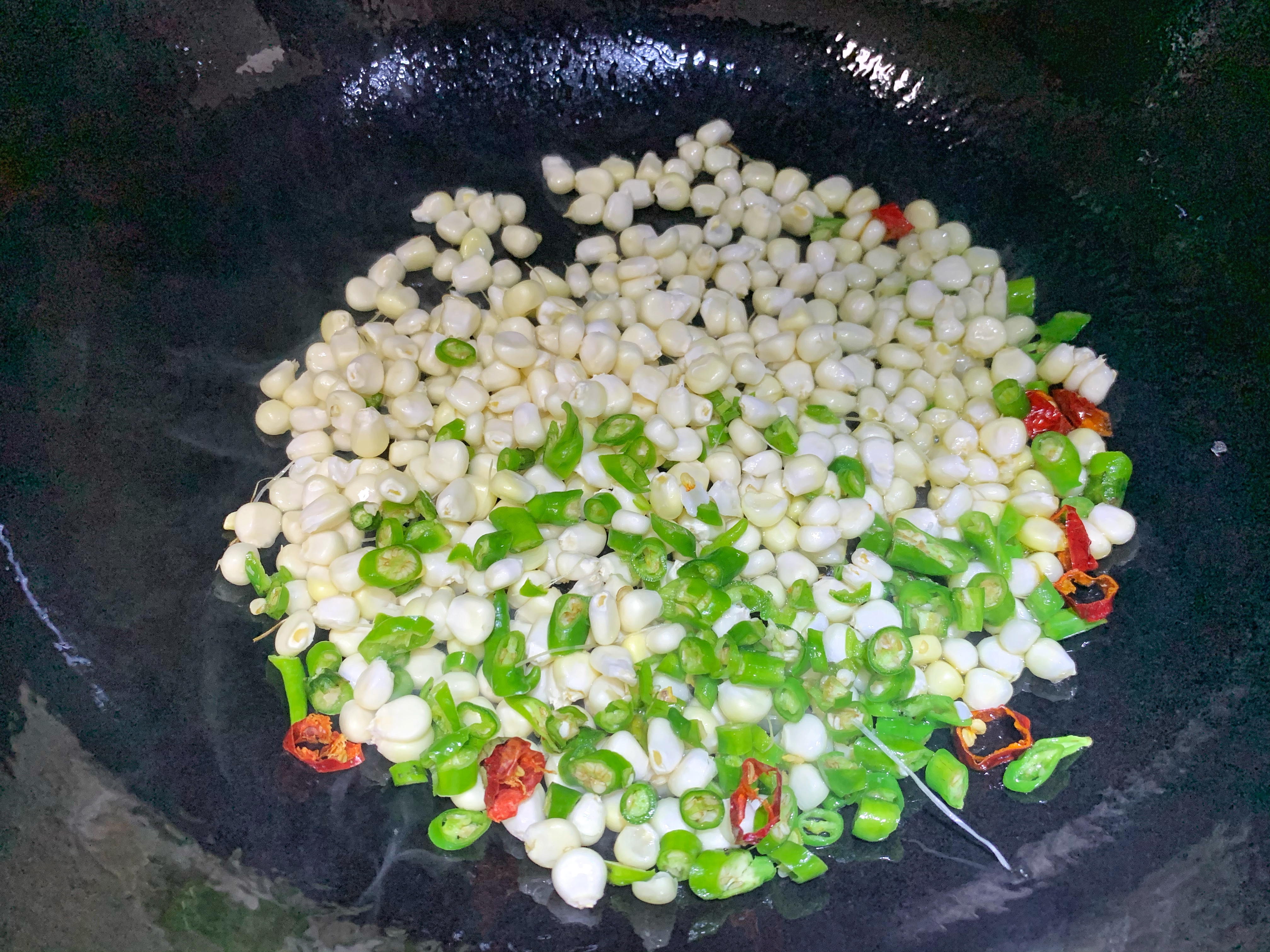 青椒炒玉米粒的做法 步骤5