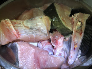 贵州酸汤鱼的做法 步骤1