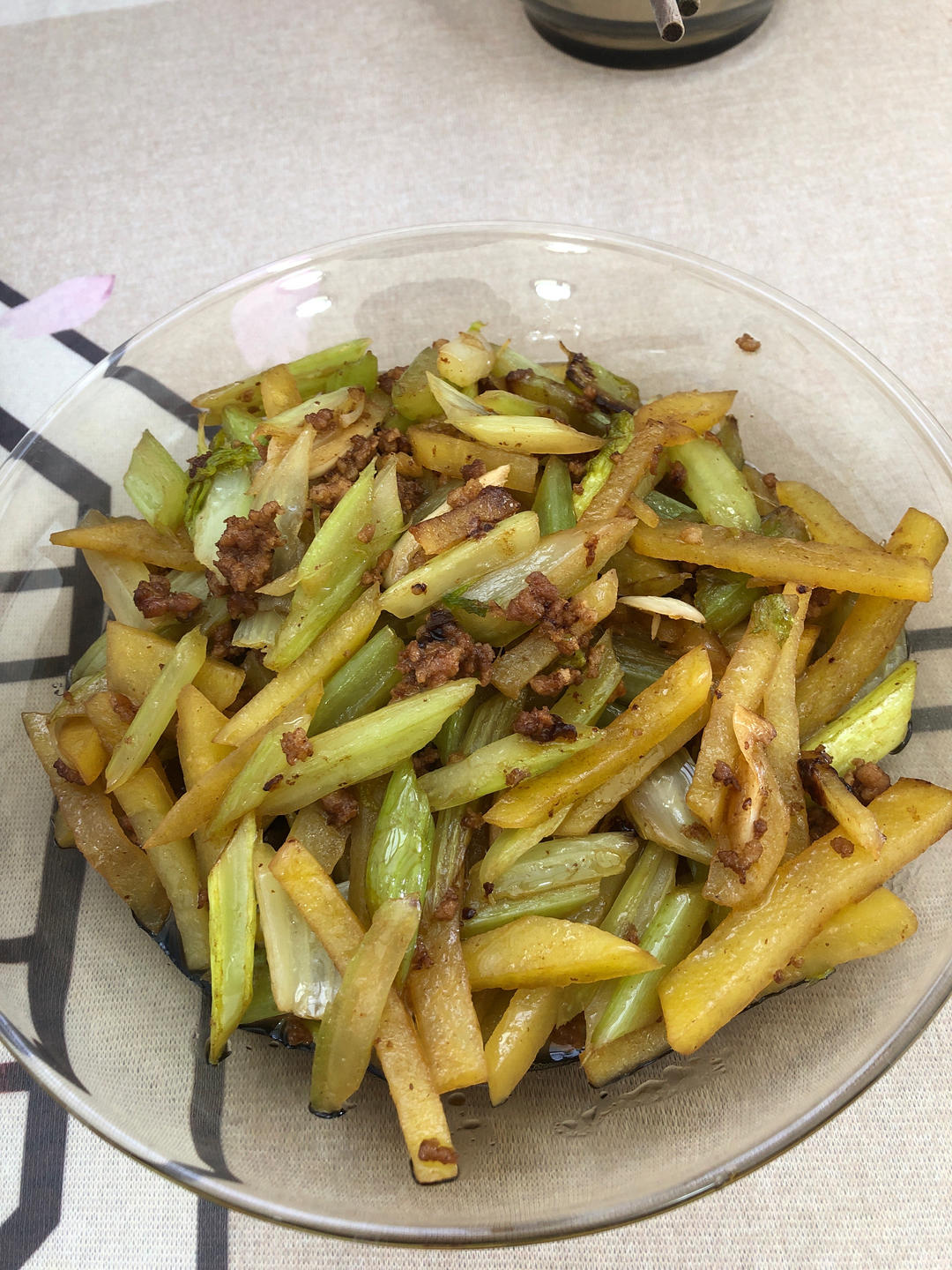 芹菜炒土豆条