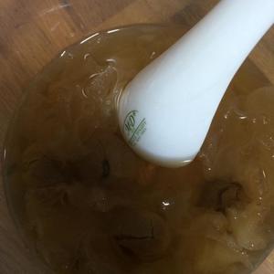 红枣桂圆银耳汤的做法 步骤2