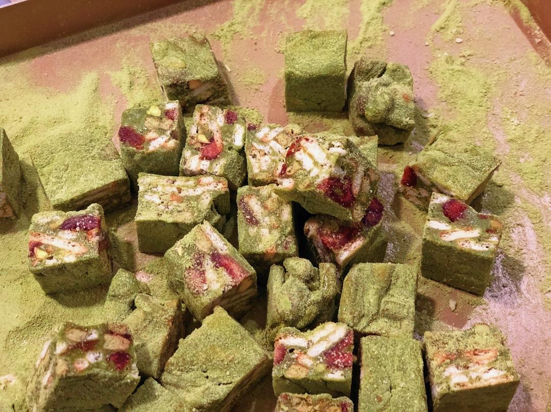 抹茶草莓雪花酥