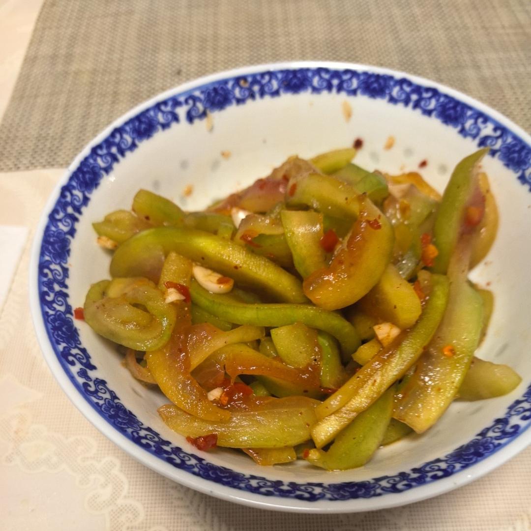 果然是来报恩的🍉酸爽脆口的凉拌西瓜皮也太好吃了吧！