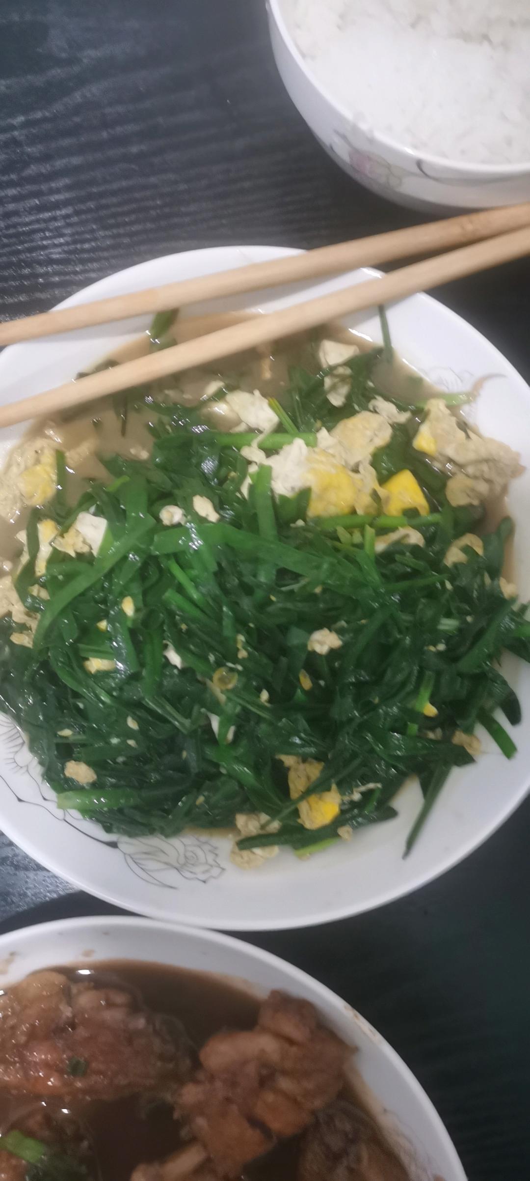 简易版韭菜炒鸡蛋（鸡蛋味道非常鲜嫩）