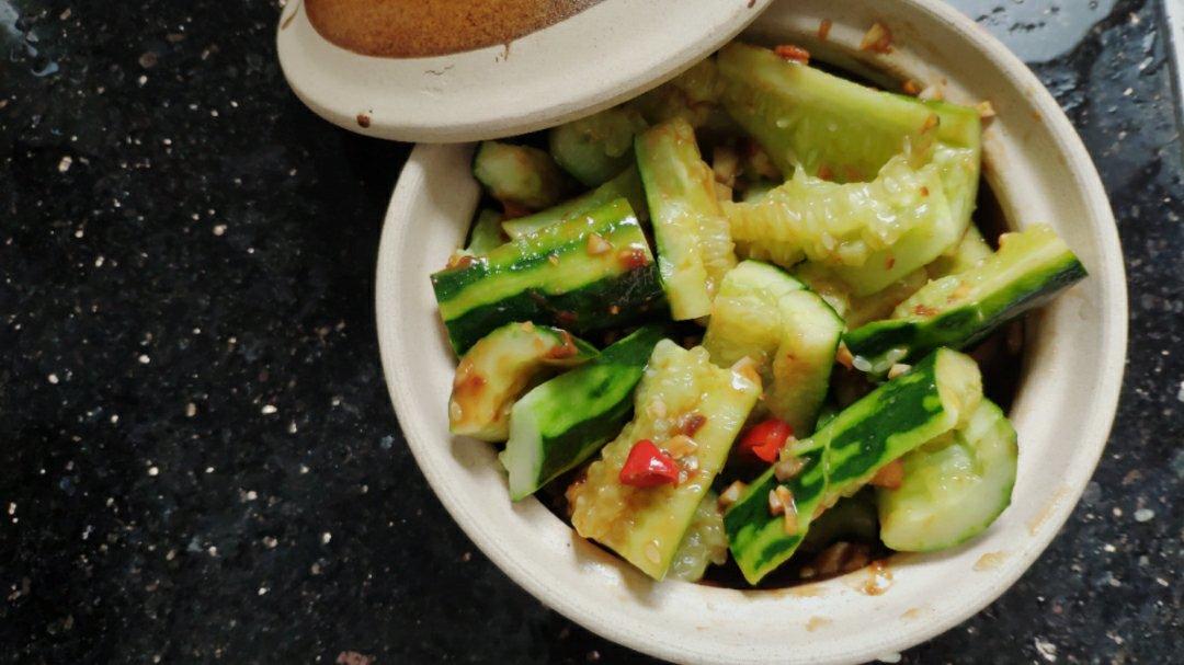 超级好吃的凉拌拍黄瓜