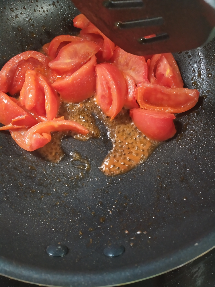 0难度晚餐！番茄鸡蛋疙瘩面的做法 步骤3