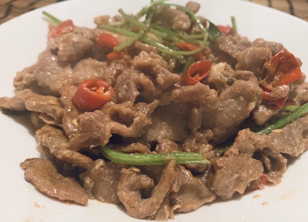 〈小炒黄牛肉〉，这个太好吃了。欣小厨 😉