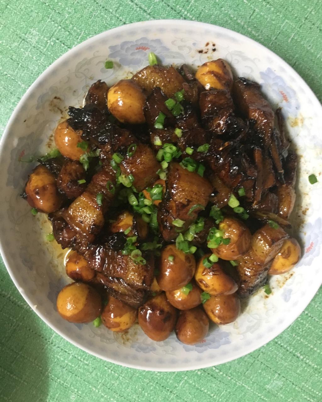 加了鹌鹑蛋后，这盘红烧肉，美味的逆天啦——鹌鹑蛋烧肉（孔瑶食谱）