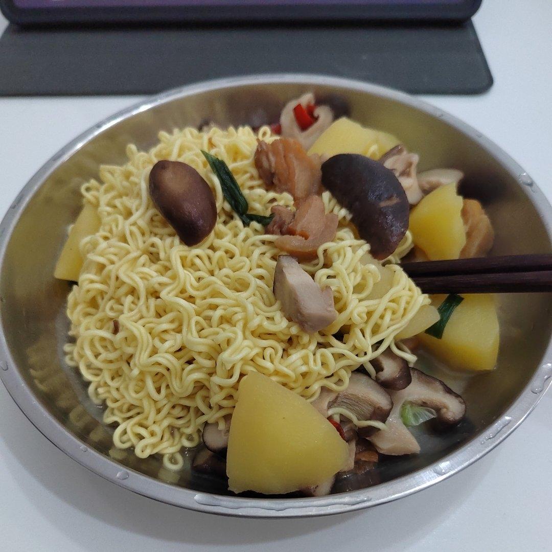 土豆炖腊肉