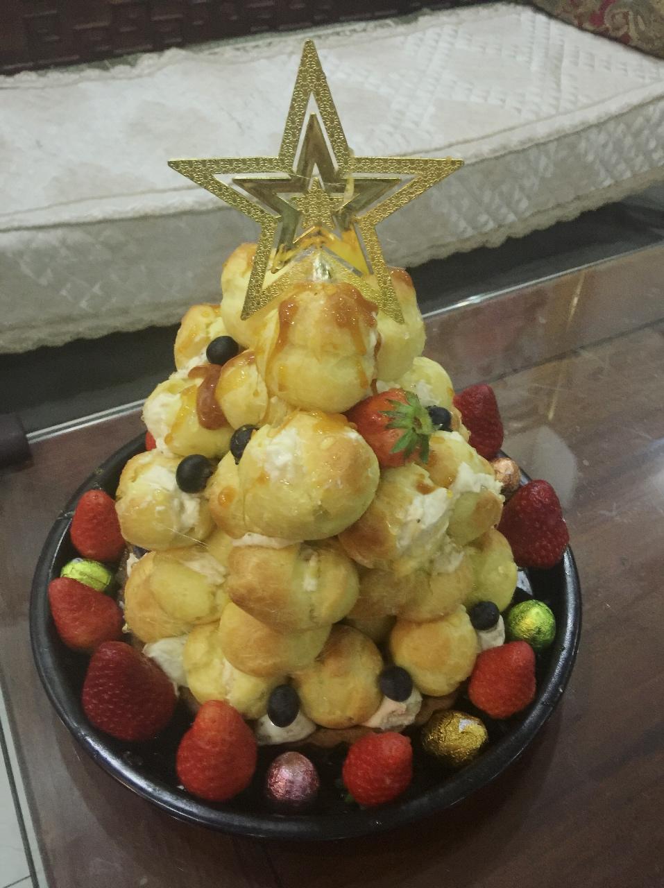 圣诞雪景焦糖泡芙塔